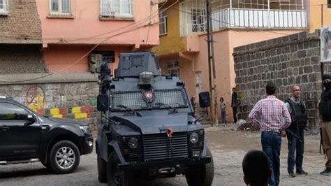 D­i­y­a­r­b­a­k­ı­r­ ­S­u­r­­d­a­ ­ç­a­t­ı­ş­m­a­ ­ç­ı­k­t­ı­